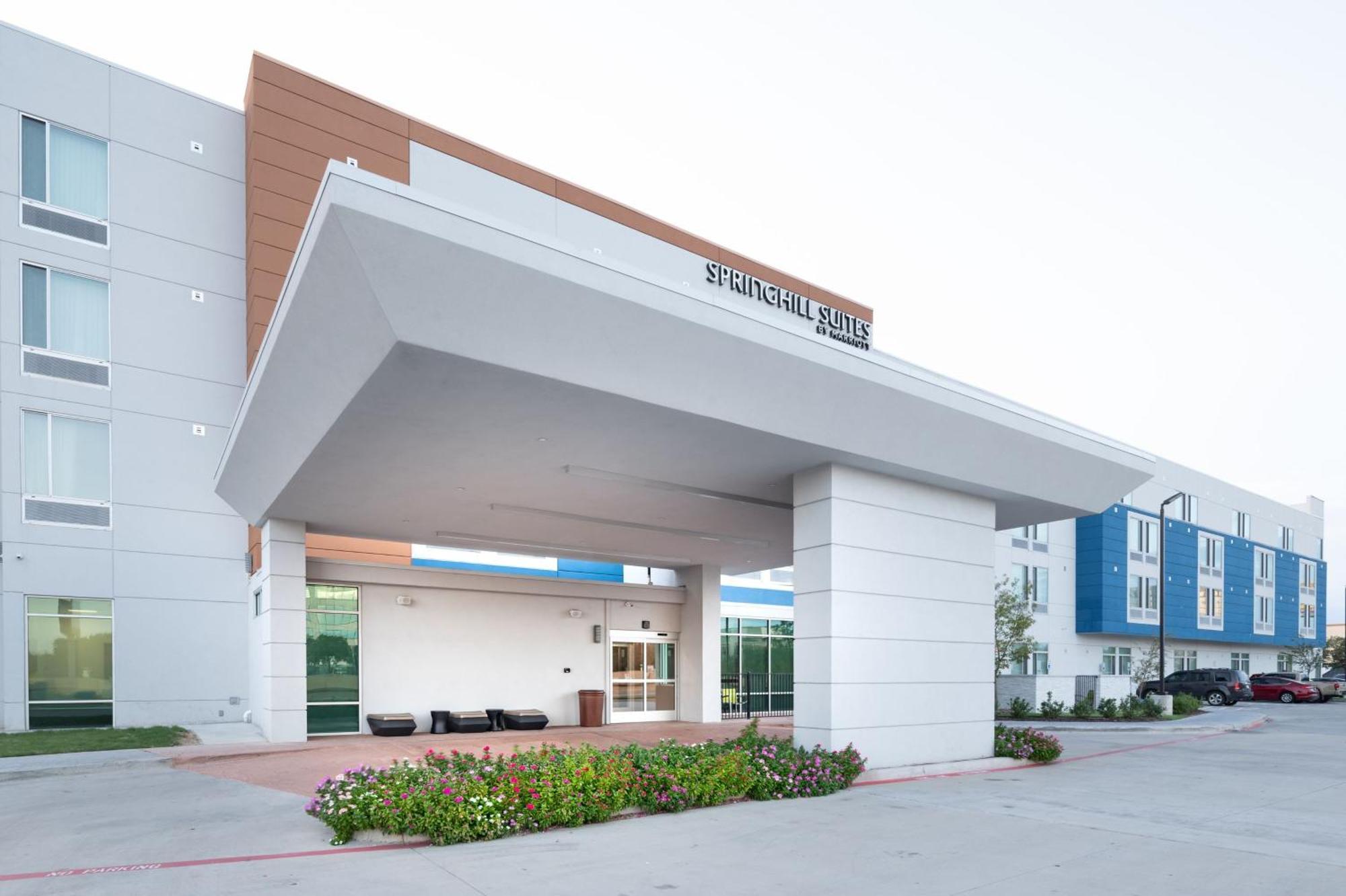 Springhill Suites Dallas Central Expressway Exterior foto