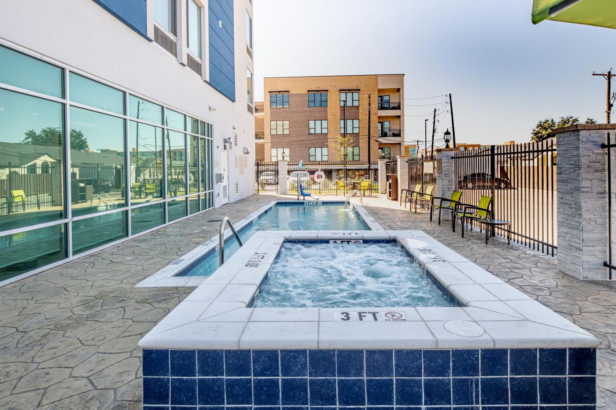 Springhill Suites Dallas Central Expressway Exterior foto